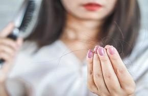 استشاري أمراض جلدية تكشف.. هل «الحشيش» يمنع تساقط الشعر؟